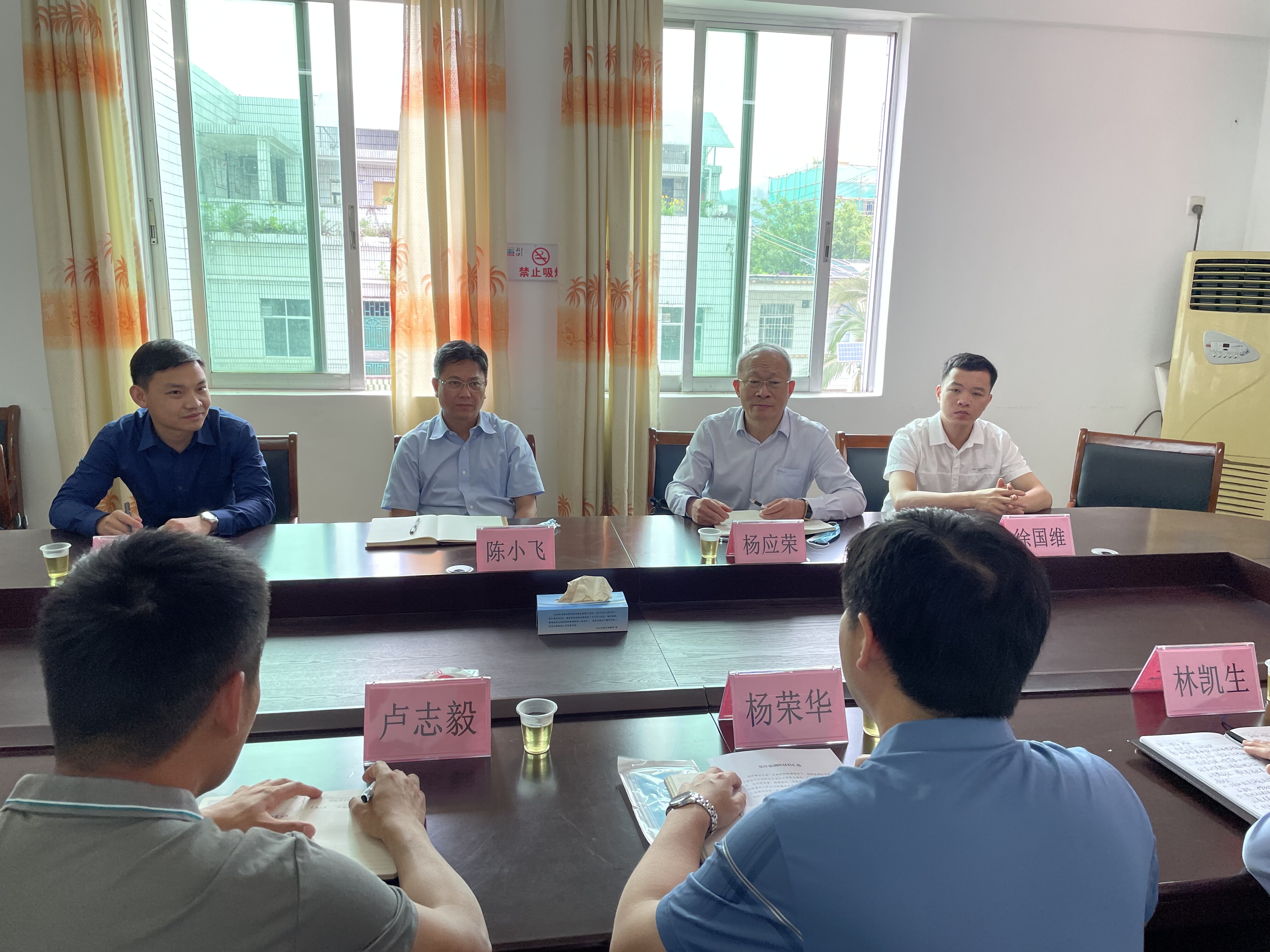市中级人民法院院长陈小飞深入浈江区花坪镇指导推进法治建设工作